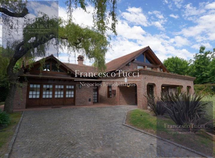Casa · 450m² · 7 Ambientes · 5 Cocheras
