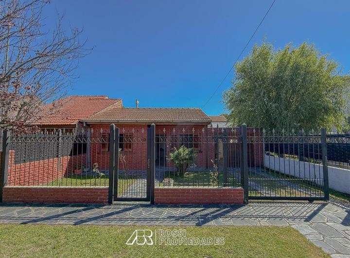 Casa · 107m² · 3 Ambientes · 3 Cocheras