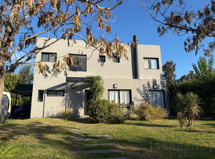 Casa · 170m² · 5 Ambientes · 2 Cocheras