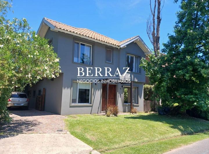 Casa · 152m² · 5 Ambientes · 4 Cocheras
