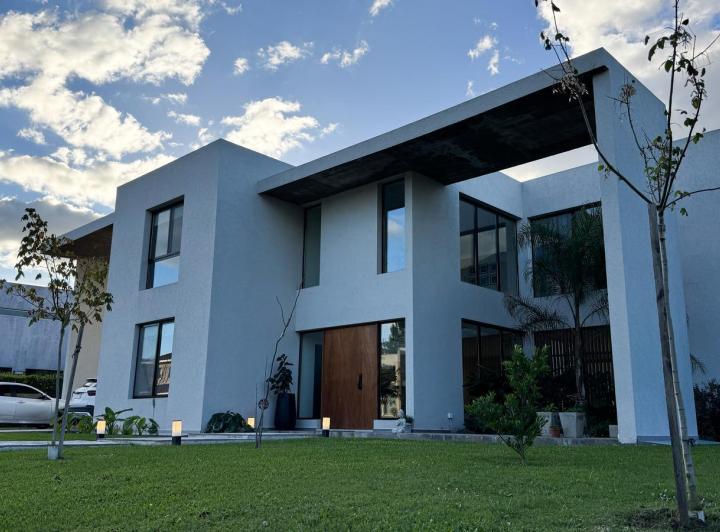 Casa · 266m² · 5 Ambientes