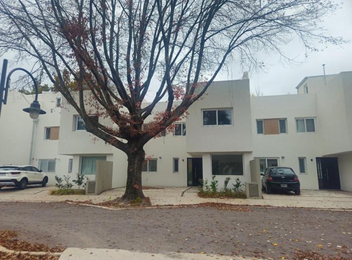 Casa · 157m² · 5 Ambientes · 2 Cocheras
