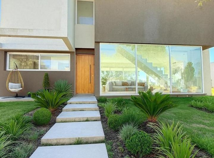 Casa · 155m² · 5 Ambientes · 2 Cocheras