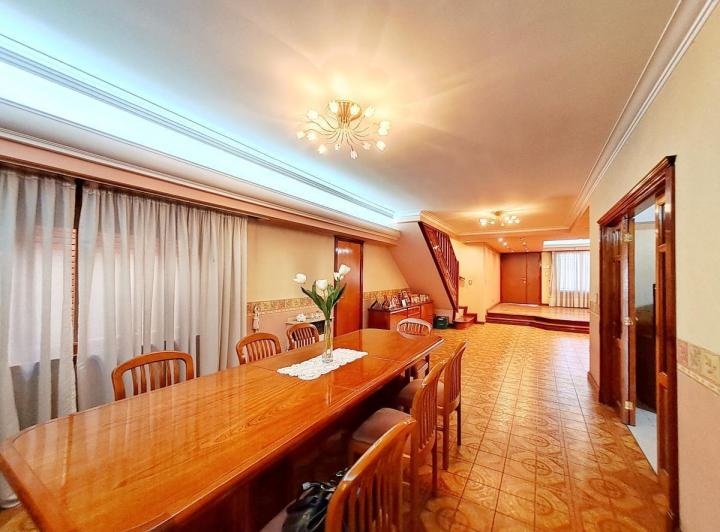 Casa · 272m² · 5 Ambientes · 1 Cochera