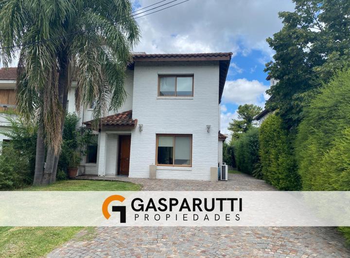 Casa · 200m² · 5 Ambientes · 2 Cocheras