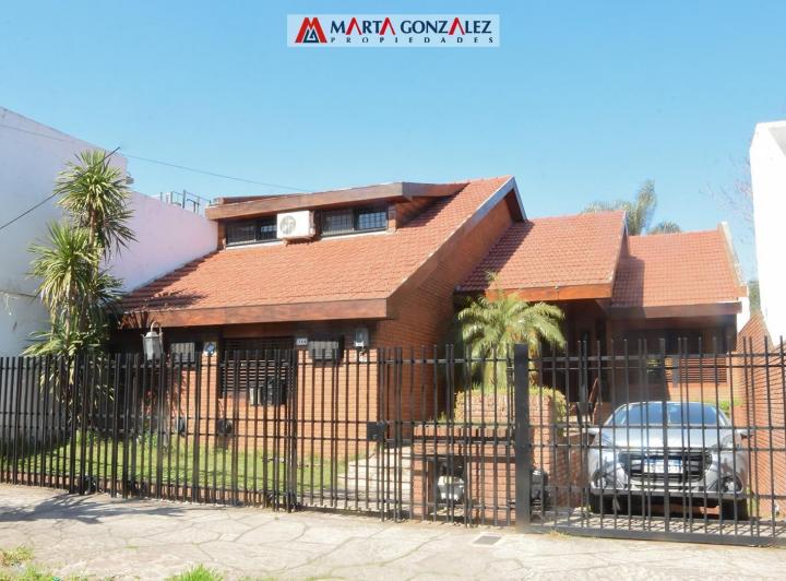 Casa · 200m² · 4 Ambientes · 1 Cochera