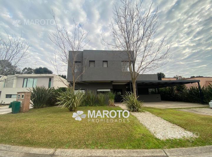 Casa · 185m² · 5 Ambientes · 4 Cocheras