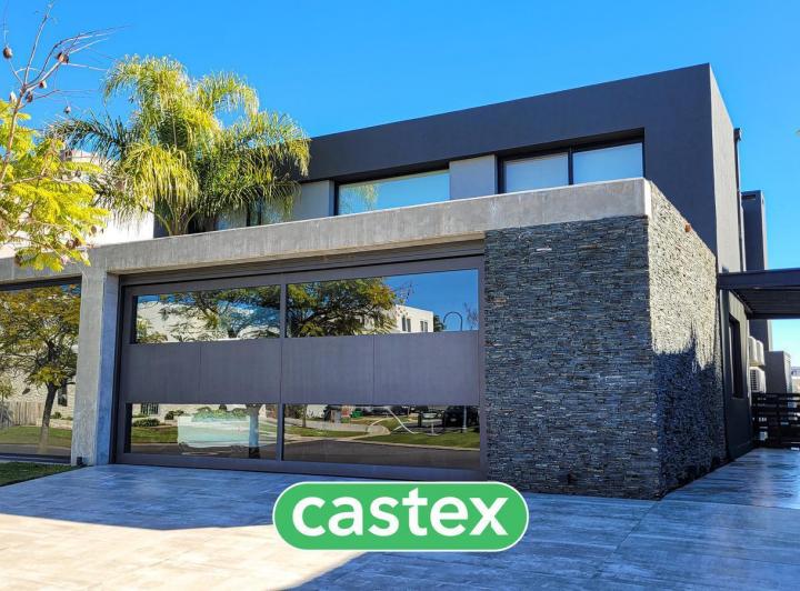 Casa · 330m² · 6 Ambientes · 2 Cocheras