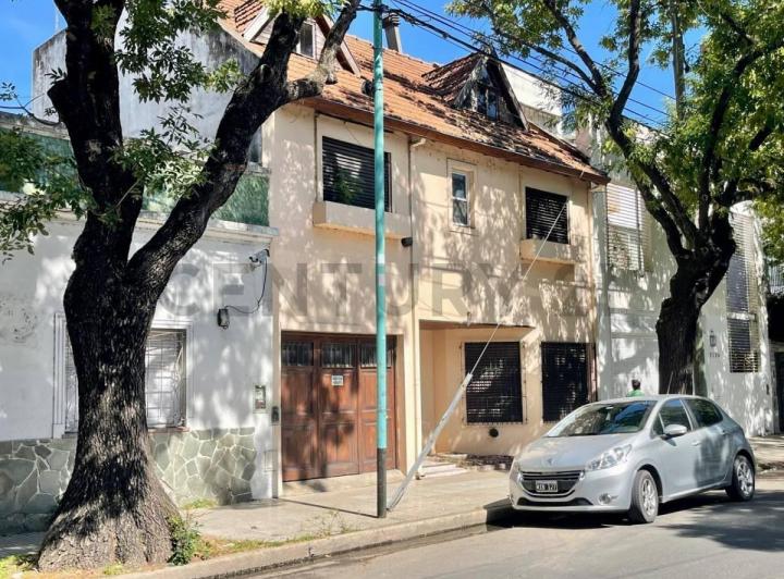 Casa · 245m² · 6 Ambientes · 1 Cochera