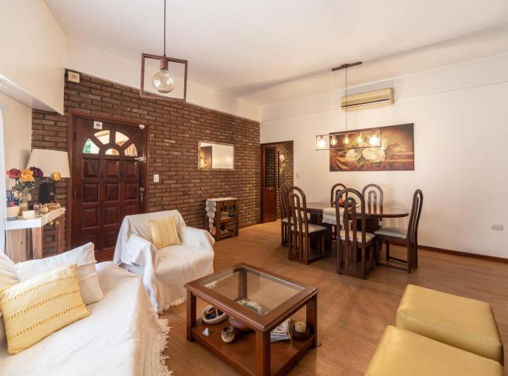 Casa · 382m² · 8 Ambientes · 3 Cocheras