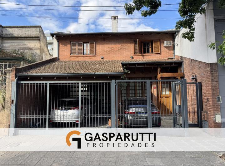 Casa · 300m² · 5 Ambientes · 2 Cocheras