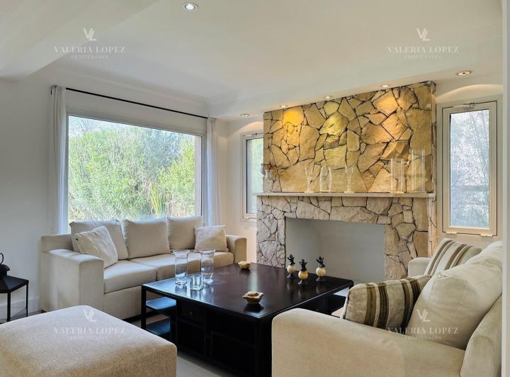 Casa · 460m² · 5 Ambientes · 2 Cocheras