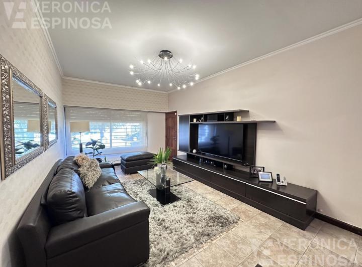 Casa · 259m² · 4 Ambientes · 1 Cochera