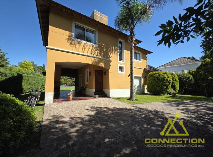 Casa · 123m² · 4 Ambientes · 3 Cocheras