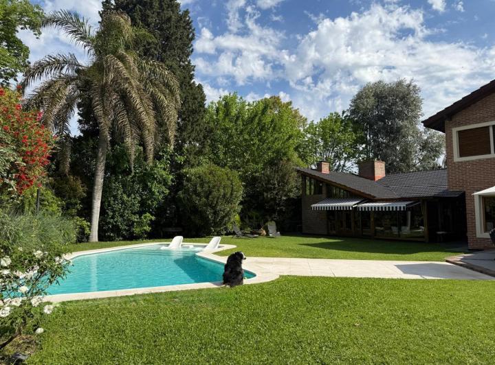 Casa · 287m² · 6 Ambientes · 6 Cocheras