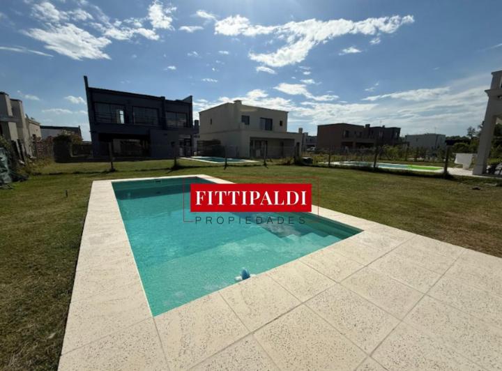 Casa · 181m² · 4 Ambientes · 2 Cocheras