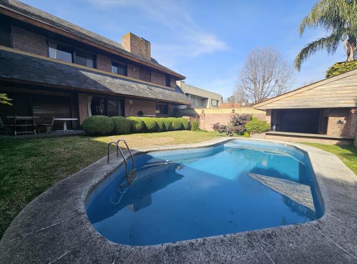 Casa · 331m² · 5 Ambientes · 1 Cochera