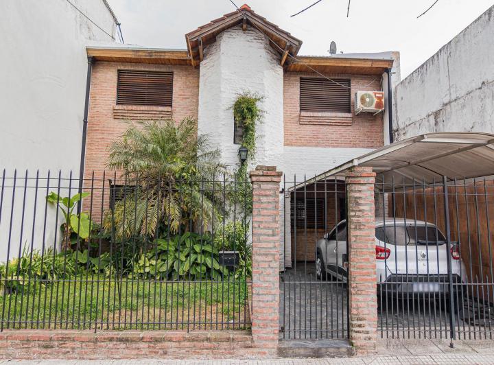 Casa · 203m² · 8 Ambientes · 1 Cochera