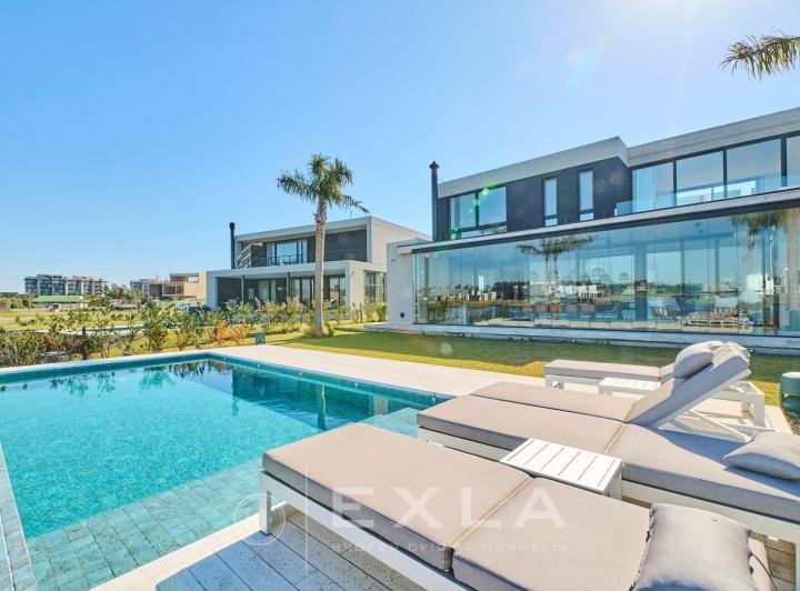 Casa · 430m² · 6 Ambientes · 1 Cochera
