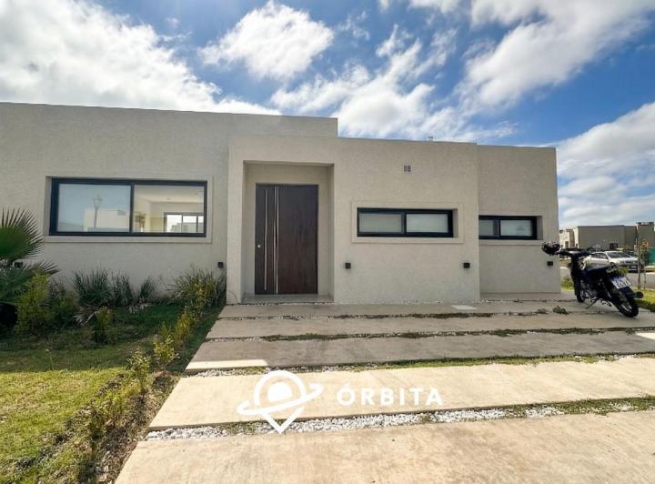 Casa · 150m² · 6 Ambientes · 2 Cocheras