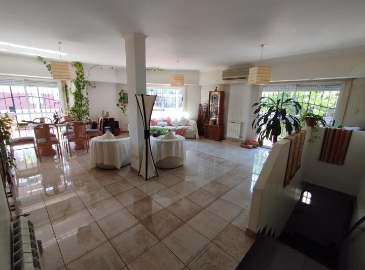 Casa · 209m² · 4 Ambientes · 1 Cochera