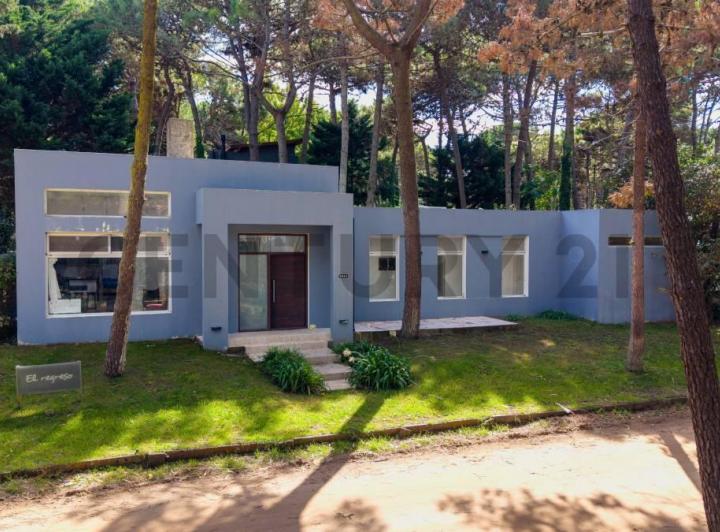 Casa · 180m² · 5 Ambientes · 1 Cochera