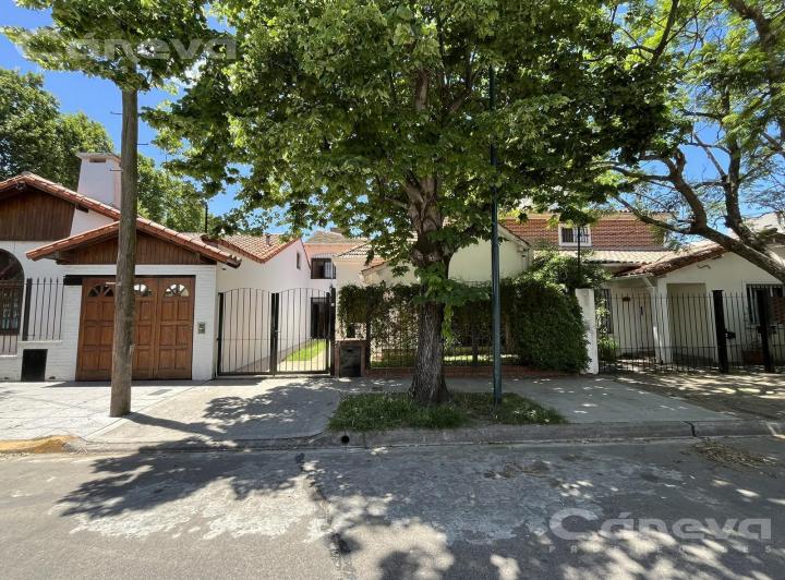 Casa · 180m² · 4 Ambientes · 1 Cochera