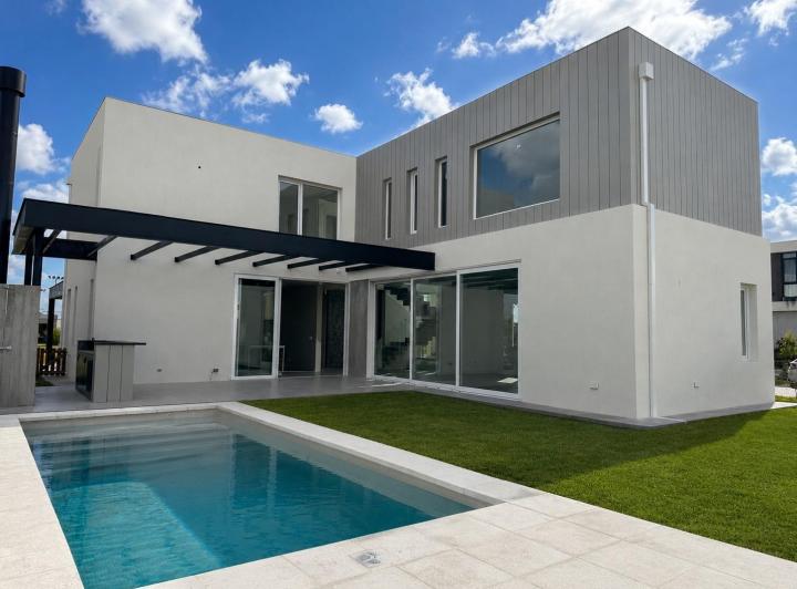 Casa · 263m² · 5 Ambientes · 2 Cocheras