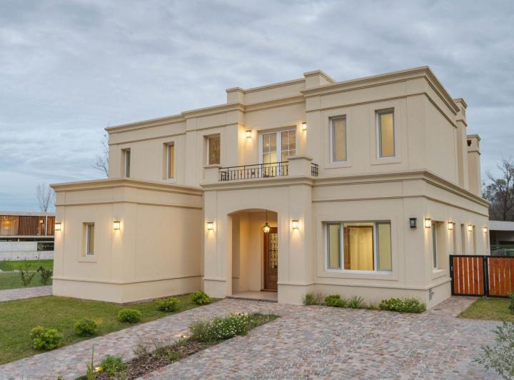 Casa · 330m² · 4 Ambientes