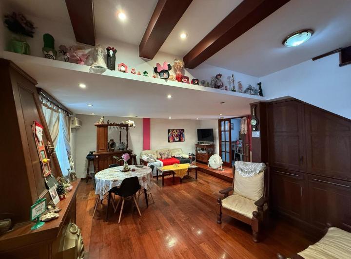 Casa · 200m² · 5 Ambientes · 1 Cochera