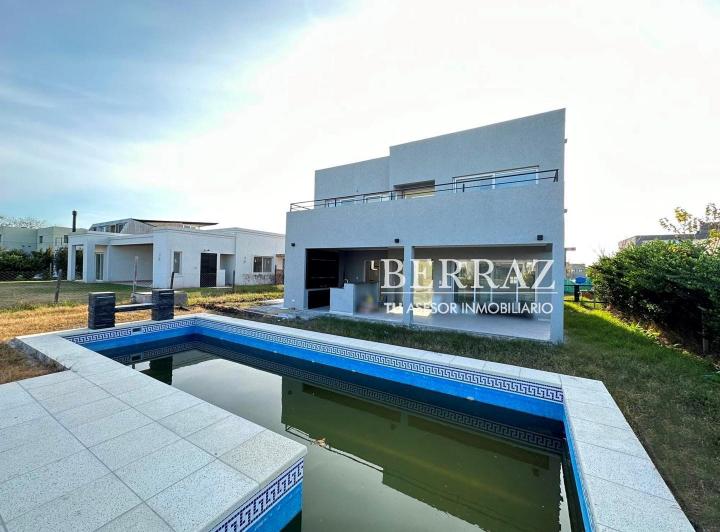 Casa · 235m² · 6 Ambientes · 2 Cocheras