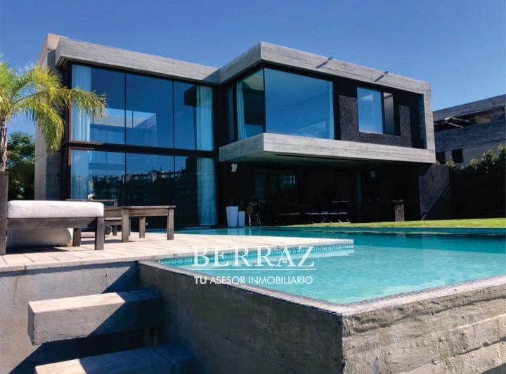 Casa · 378m² · 5 Ambientes · 2 Cocheras