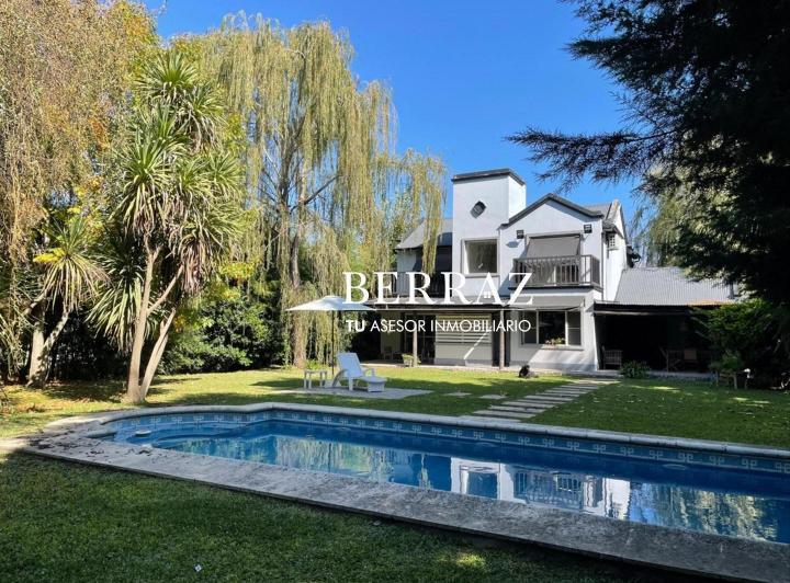 Casa · 182m² · 7 Ambientes · 1 Cochera