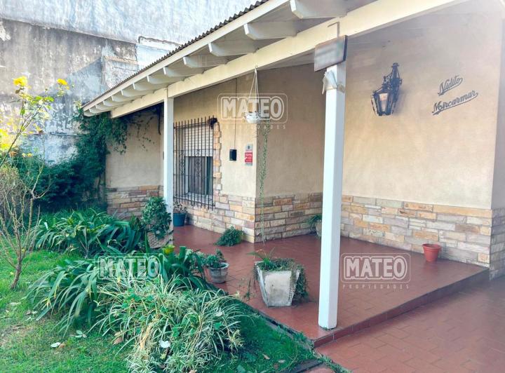 Casa · 1m² · 4 Ambientes · 2 Cocheras