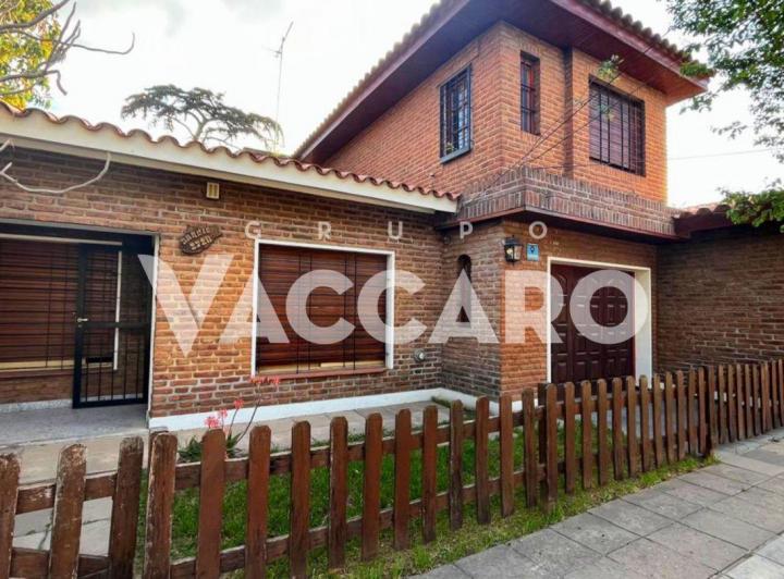 Casa · 165m² · 4 Ambientes · 1 Cochera