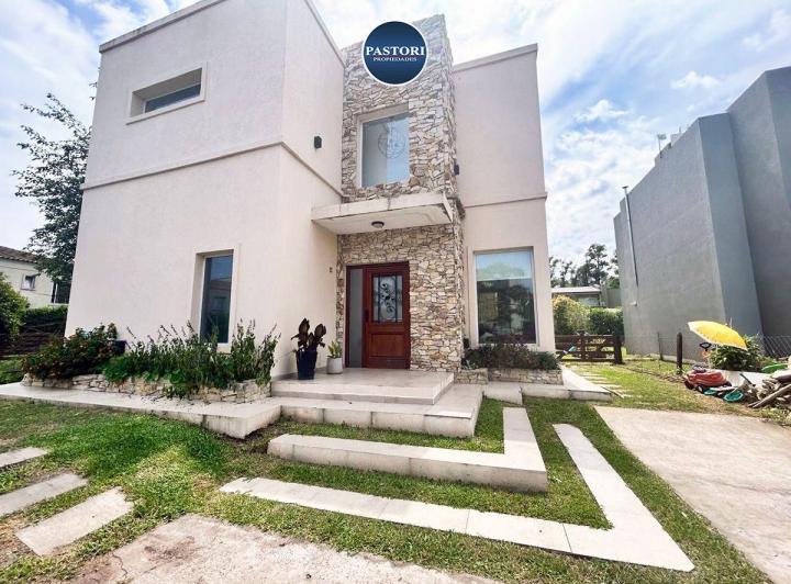 Casa · 171m² · 5 Ambientes · 2 Cocheras