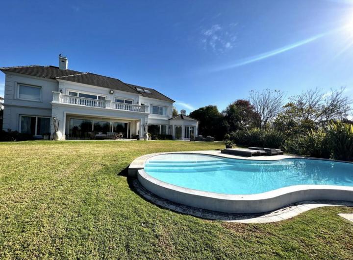 Casa · 600m² · 6 Ambientes · 6 Cocheras