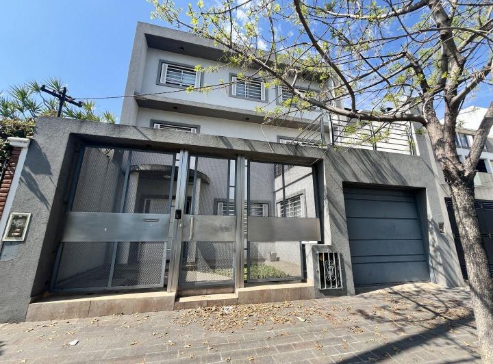 Casa · 337m² · 6 Ambientes · 2 Cocheras