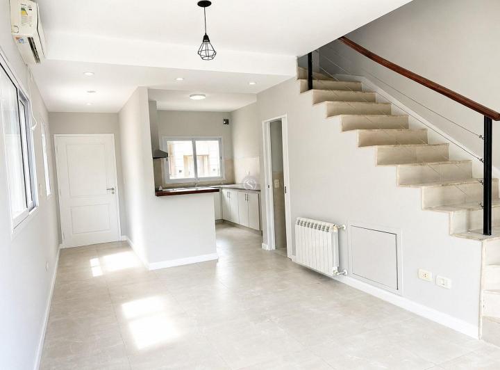 Casa · 80m² · 3 Ambientes · 1 Cochera