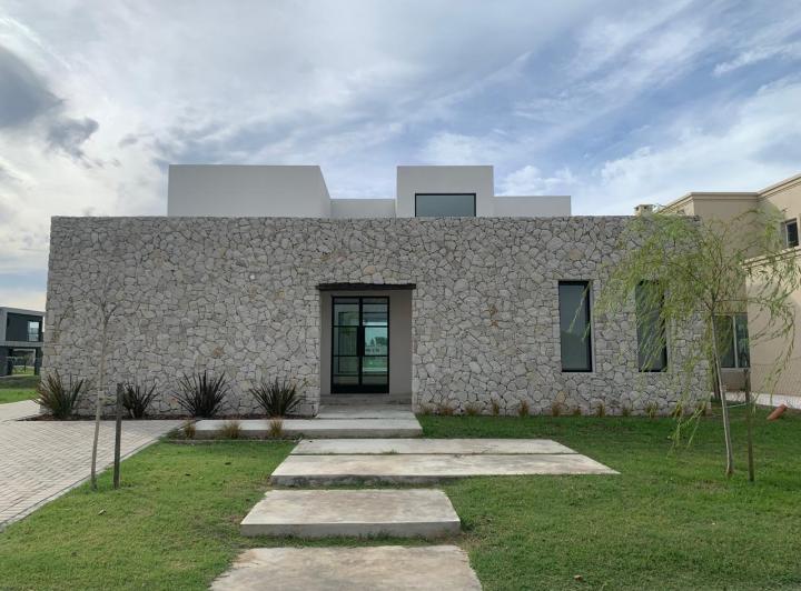 Casa · 223m² · 7 Ambientes
