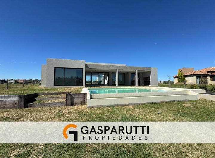 Casa · 259m² · 5 Ambientes · 6 Cocheras
