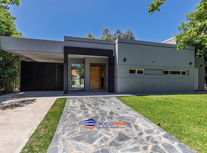 Casa · 149m² · 5 Ambientes · 2 Cocheras