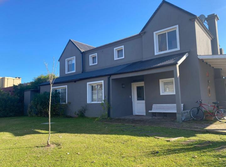 Casa · 200m² · 4 Dormitorios