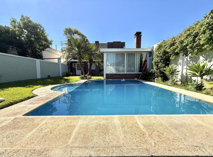 Casa · 150m² · 4 Ambientes · 2 Cocheras
