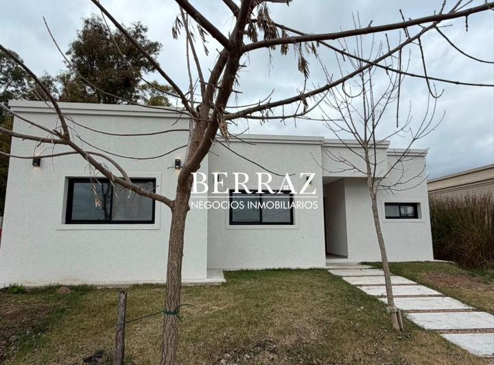 Casa · 121m² · 4 Ambientes · 2 Cocheras