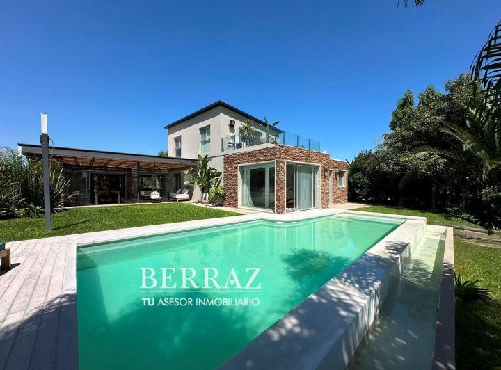 Casa · 240m² · 7 Ambientes · 1 Cochera