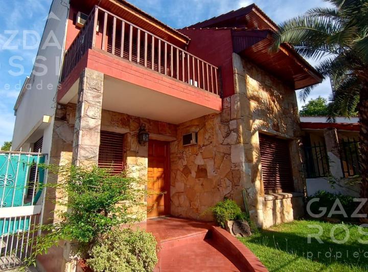 Casa · 165m² · 6 Ambientes · 3 Cocheras