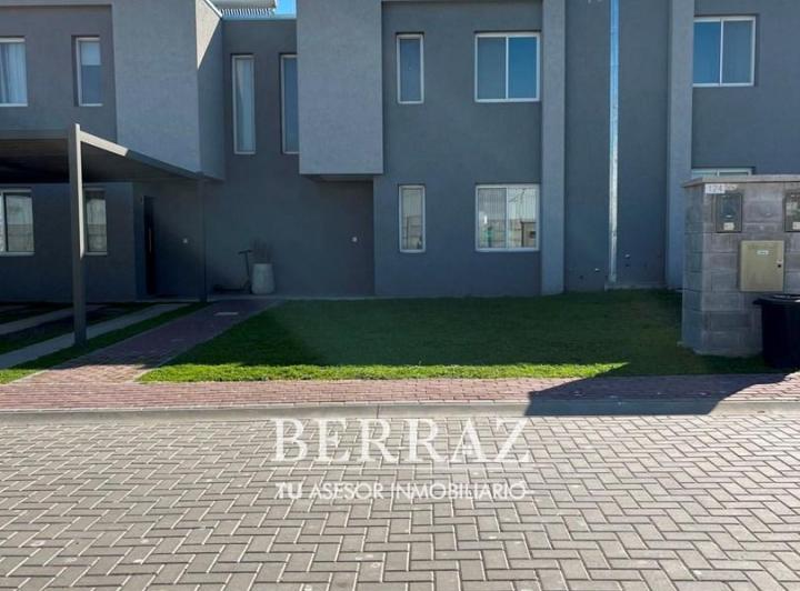 Casa · 104m² · 5 Ambientes · 2 Cocheras