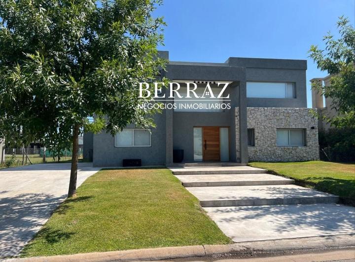 Casa · 240m² · 5 Ambientes · 2 Cocheras