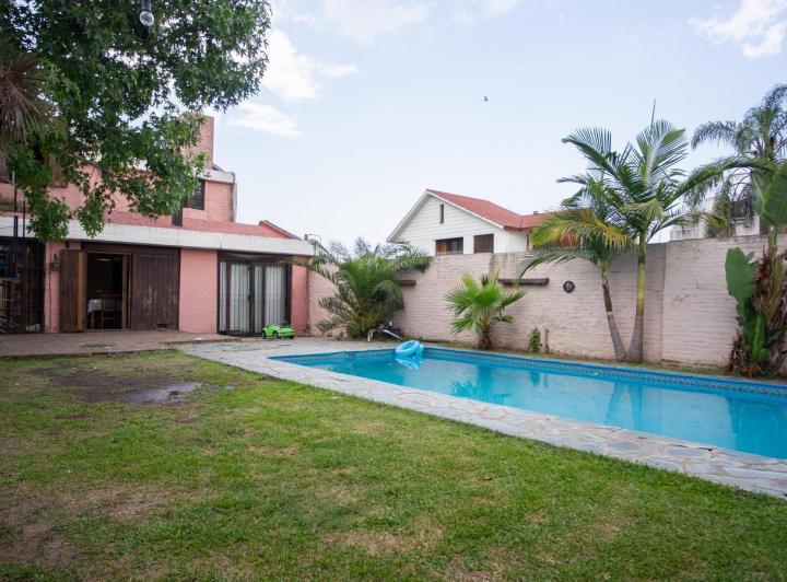 Casa · 266m² · 6 Ambientes · 2 Cocheras